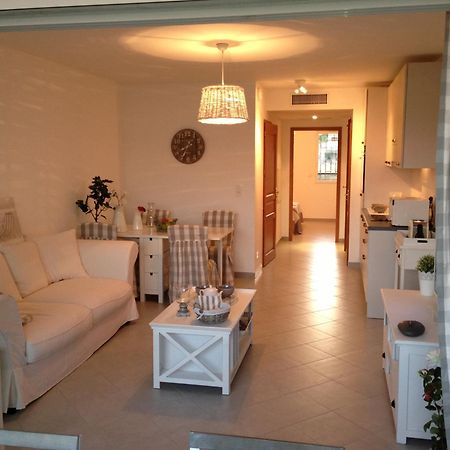 Residence Nayah-Maria Calvi  Kültér fotó